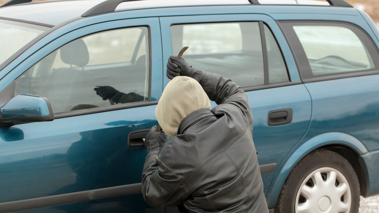 Zhakowali i ukradli 100 samochodów