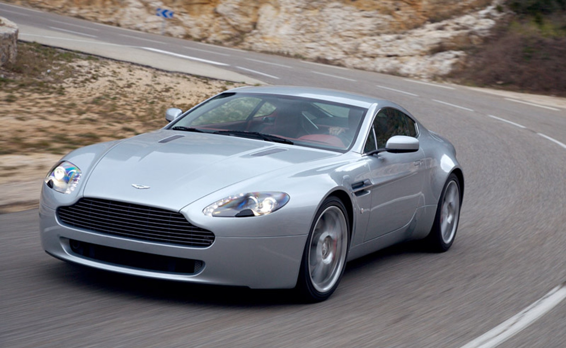 Aston Martin V8 Vantage: mocniejszy i szybszy