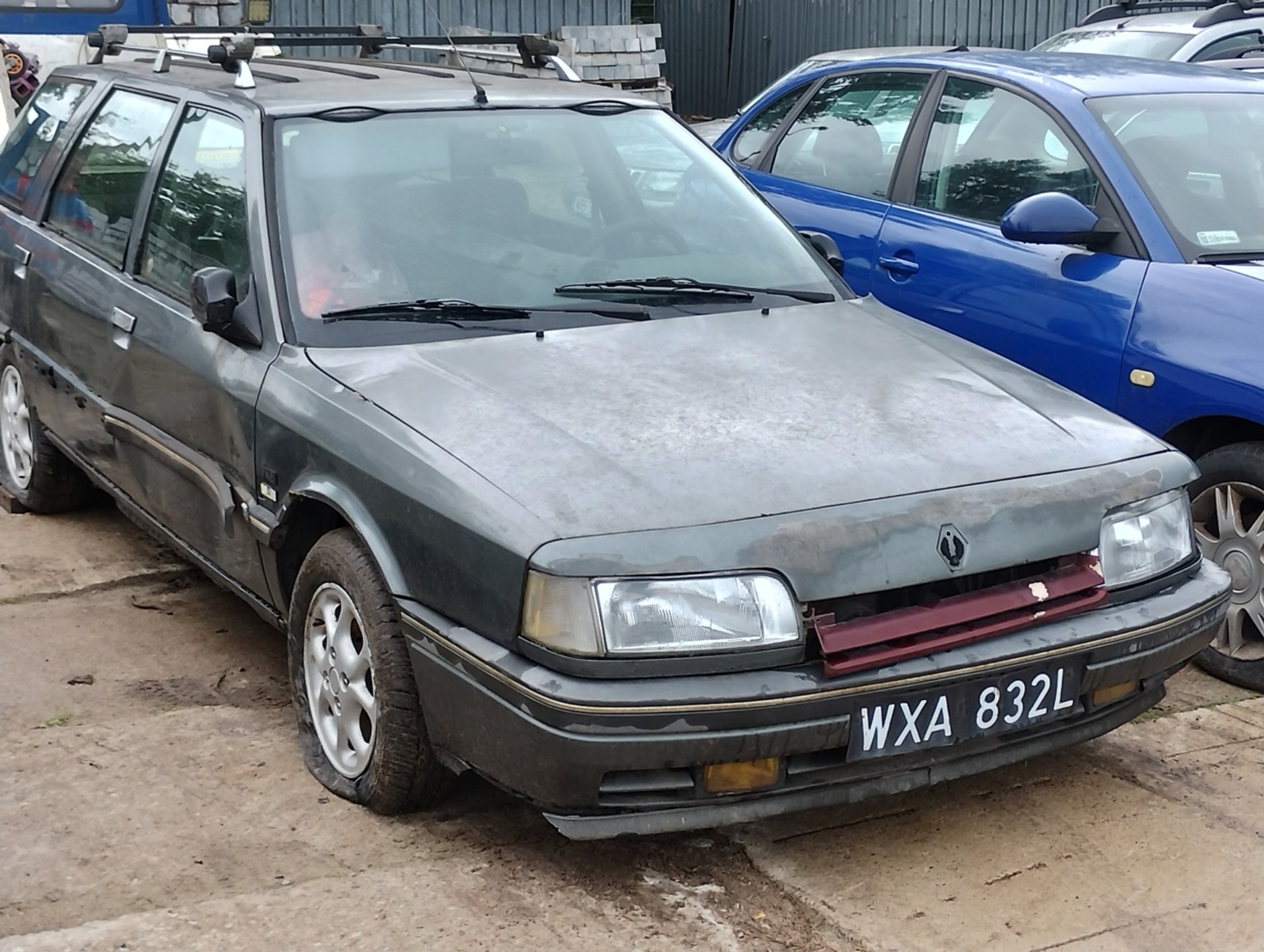 Warszawa sprzedaje porzucone samochody