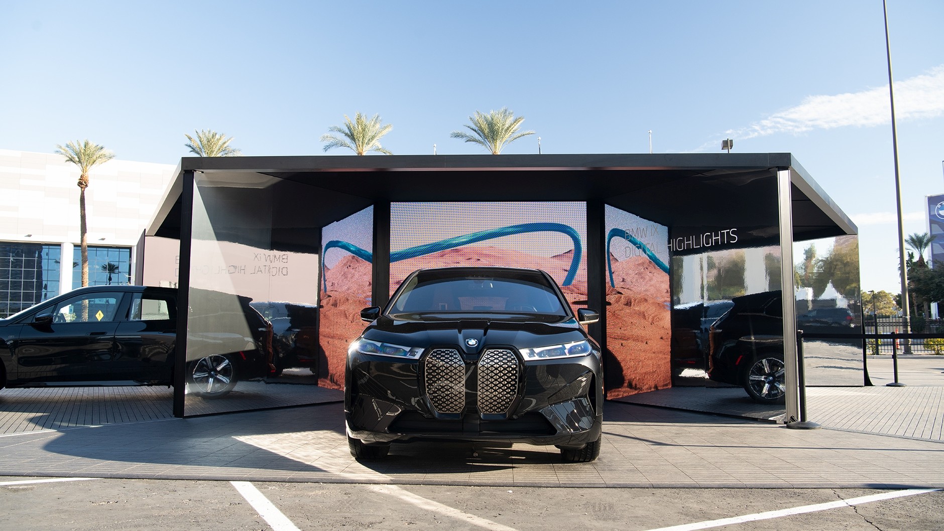 CES 2022: BMW Theater Screen — kino samochodowe nowej generacji