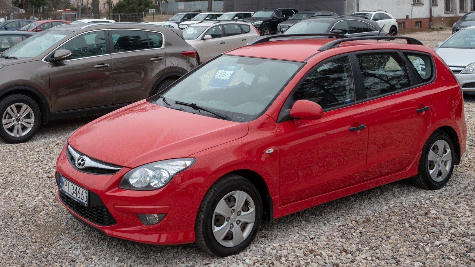 Hyundai i30 CW 1.6 CRDi (90 KM), 2010 r., przebieg 195 085 km. Samochód jest już dość stary i ma spory przebieg, ale pochodzi od I właściciela i był serwisowany w ASO. Średnio bogate wyposażenie: klimatyzacja manualna, radio z MP3 i Bluetooth. CENA 15 900 zł