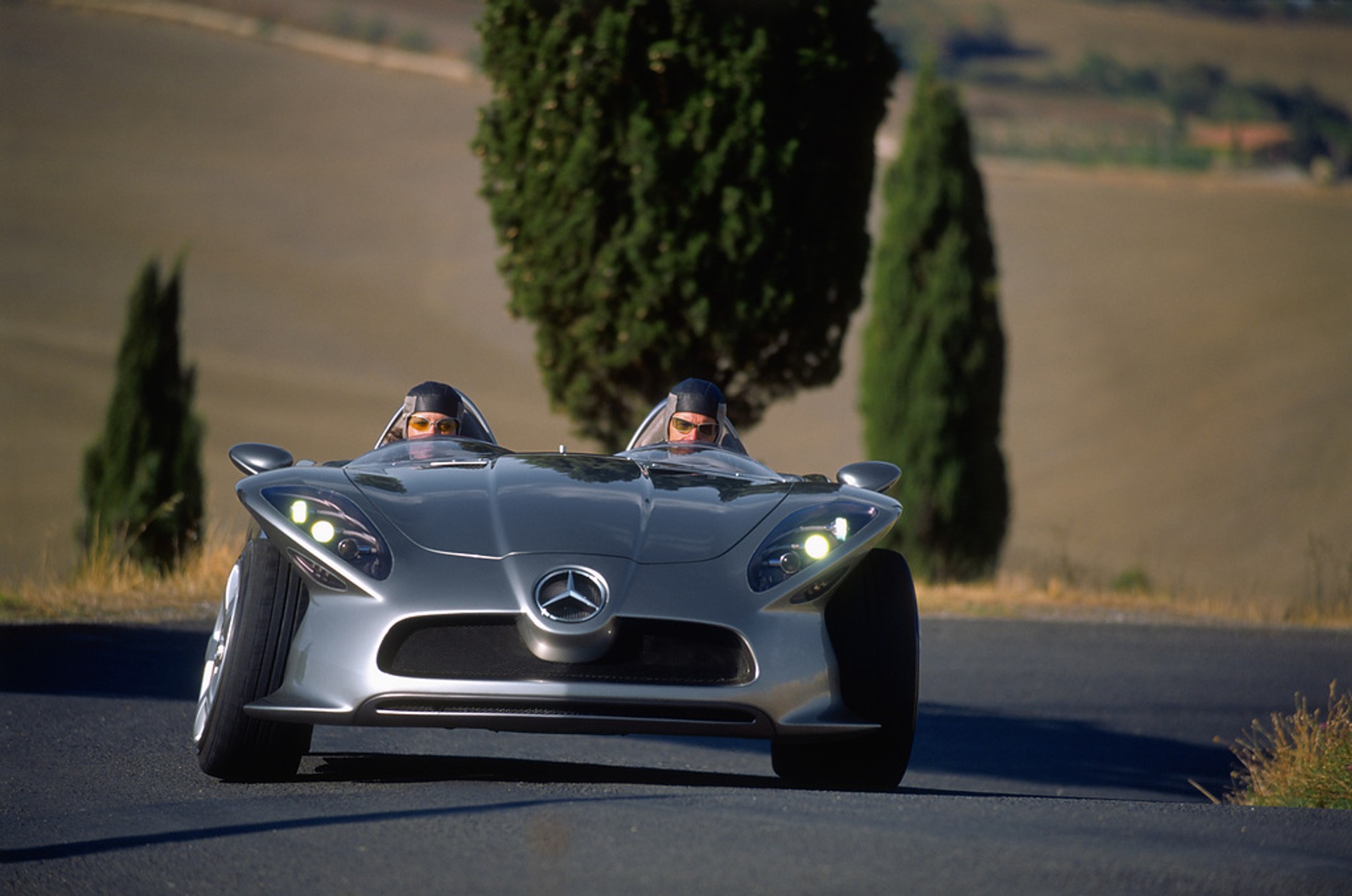 Mercedes F 400 Carving