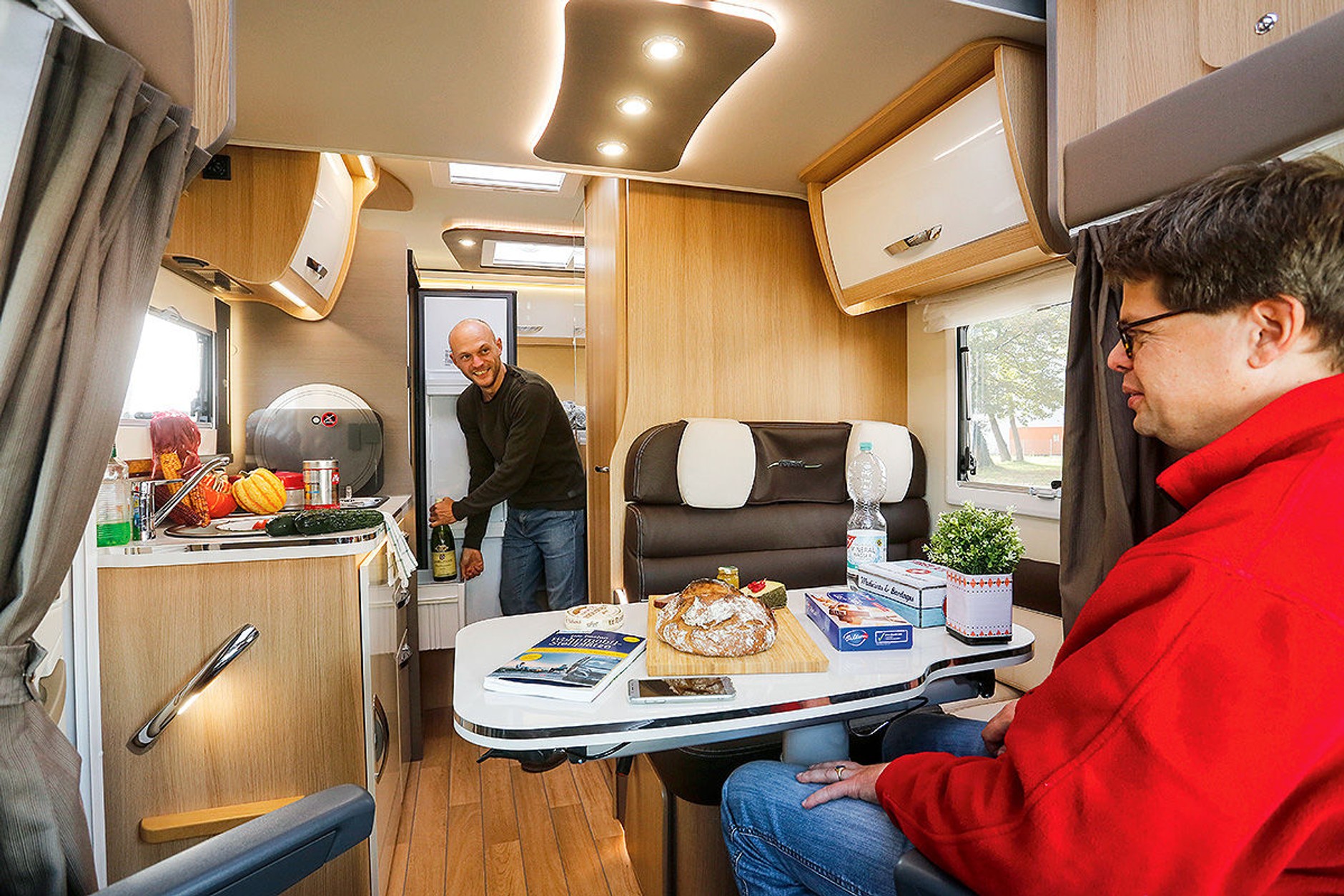 Porównanie czterech rodzajów kamperów (Forster T 599 HB)