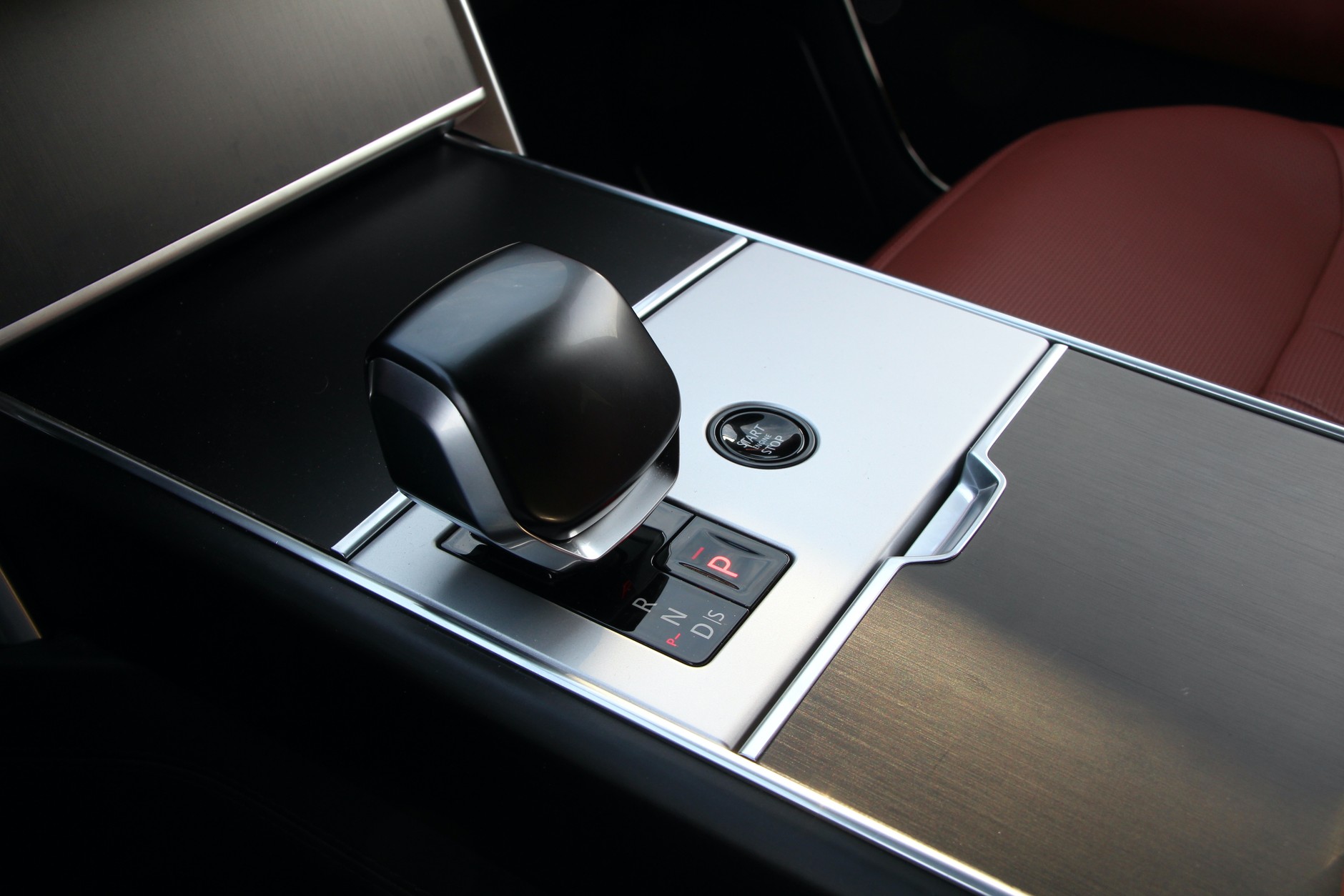 Range Rover 4.4 V8 SV LWB