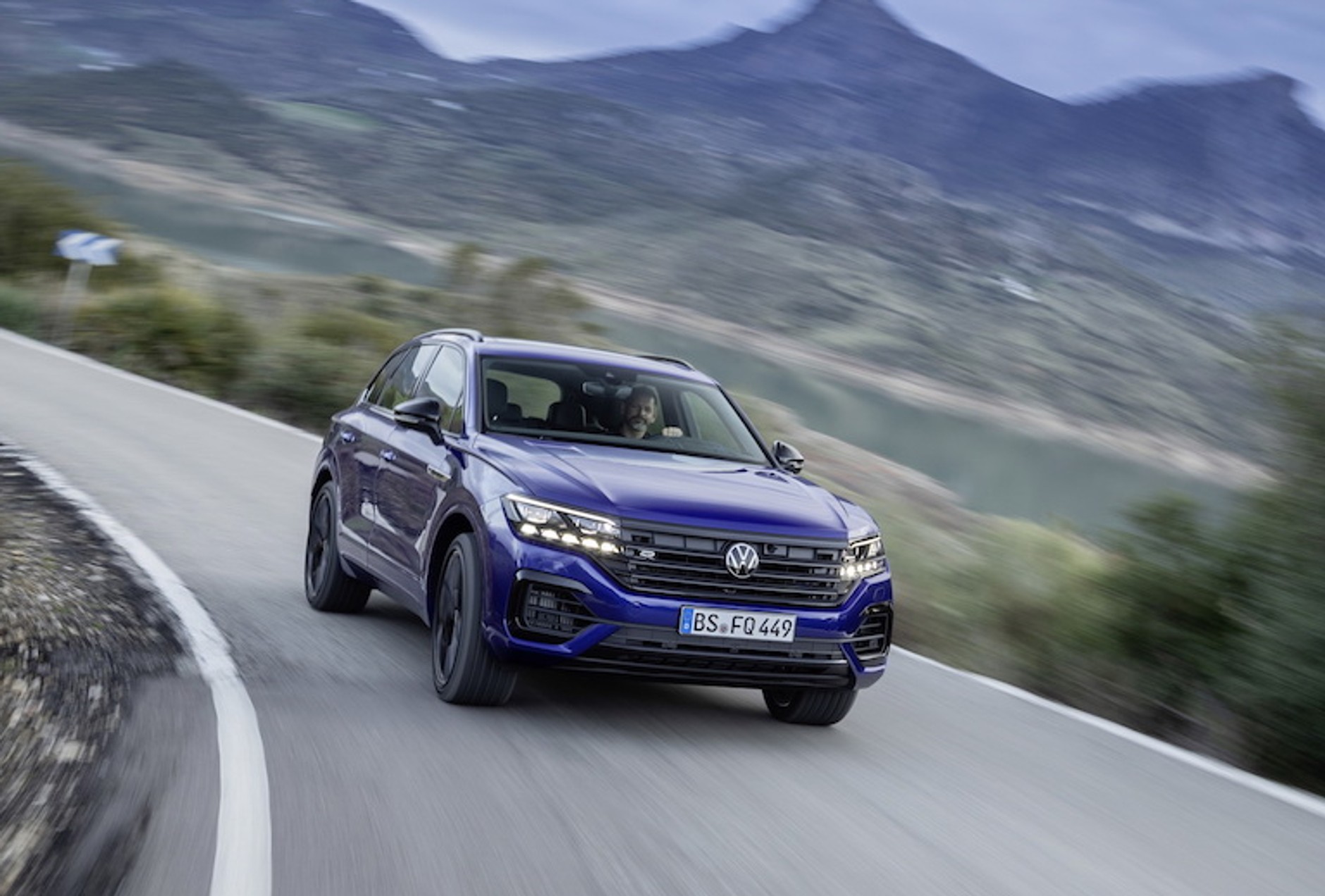 Volkswagen Touareg R – hybryda na sportowo