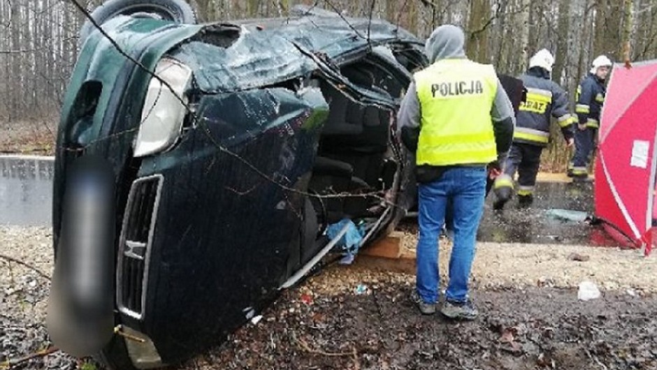 25-latek dachował i wypadł ze swojej Hondy. Śmiertelny wypadek k. Radomska