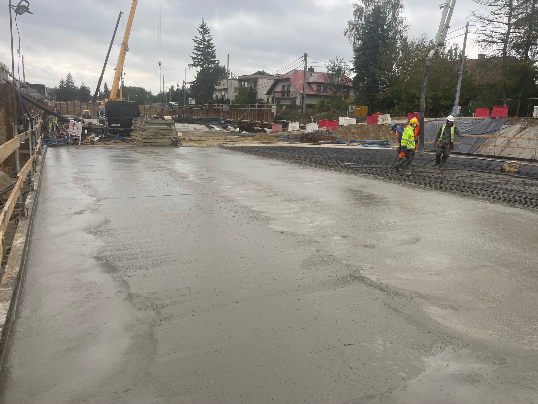 Betonowanie stropu tunelu w Zabierzowie