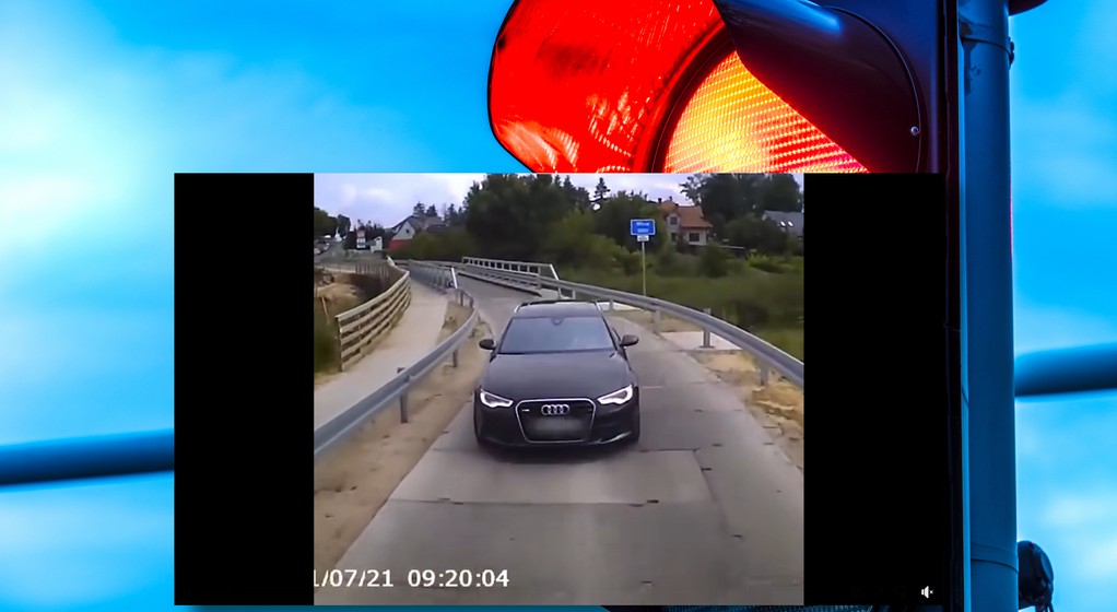Kierowca ciężarówki nie dał pojechać Audi na "wahadle"