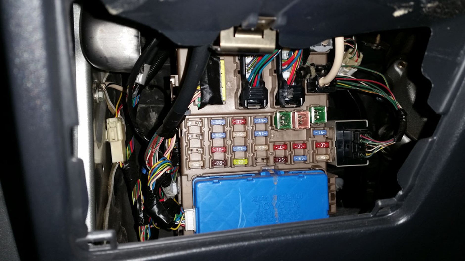 Samodzielna wymiana bezpieczników - możesz oszczędzić 40 zł