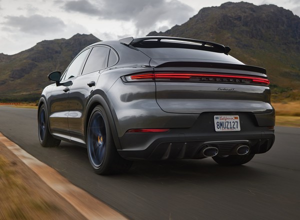 Porsche Cayenne po liftingu zaskakuje silnikami. Upsizing zamiast downsizingu
