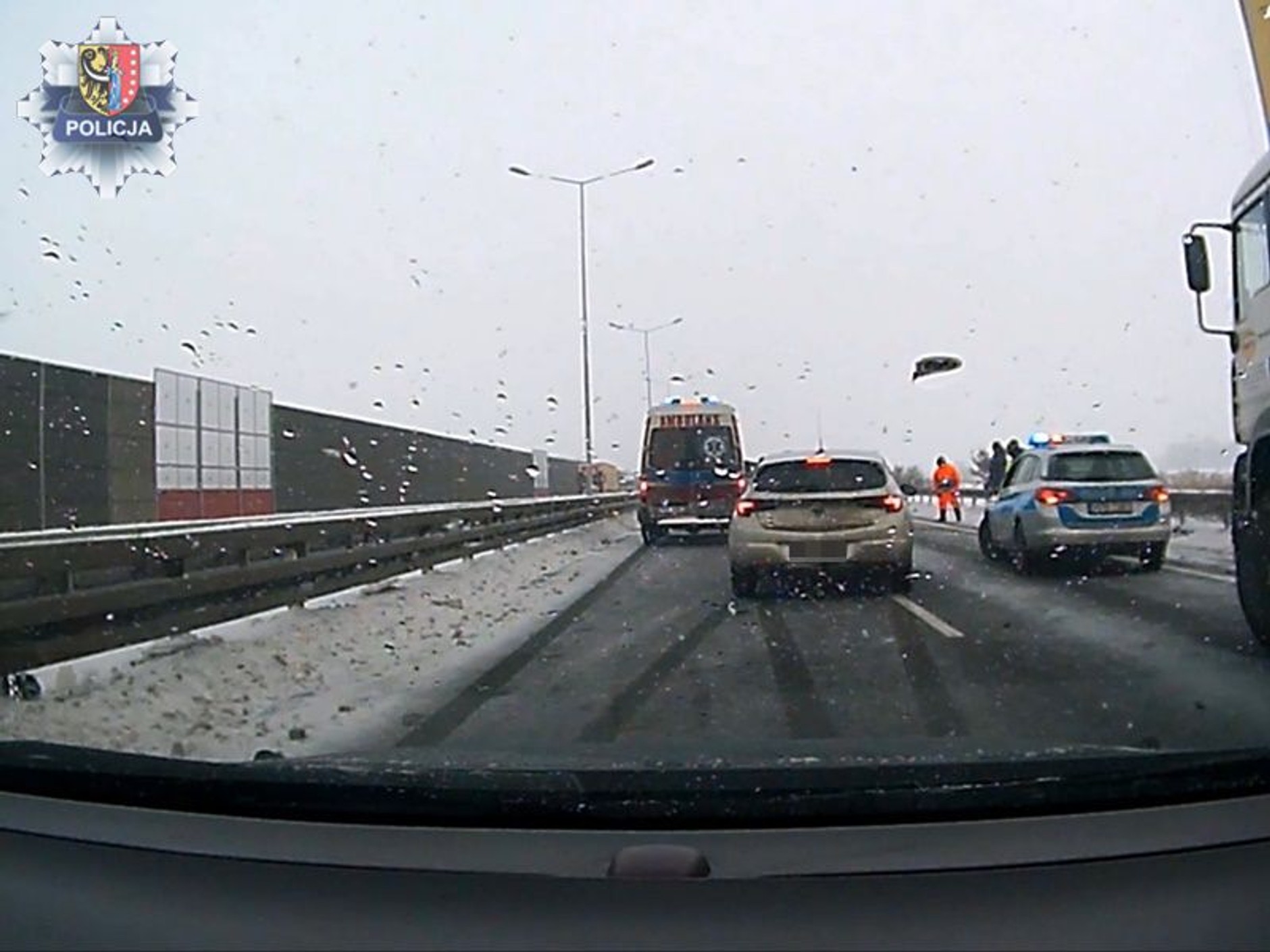 Policyjna eskorta na trasie