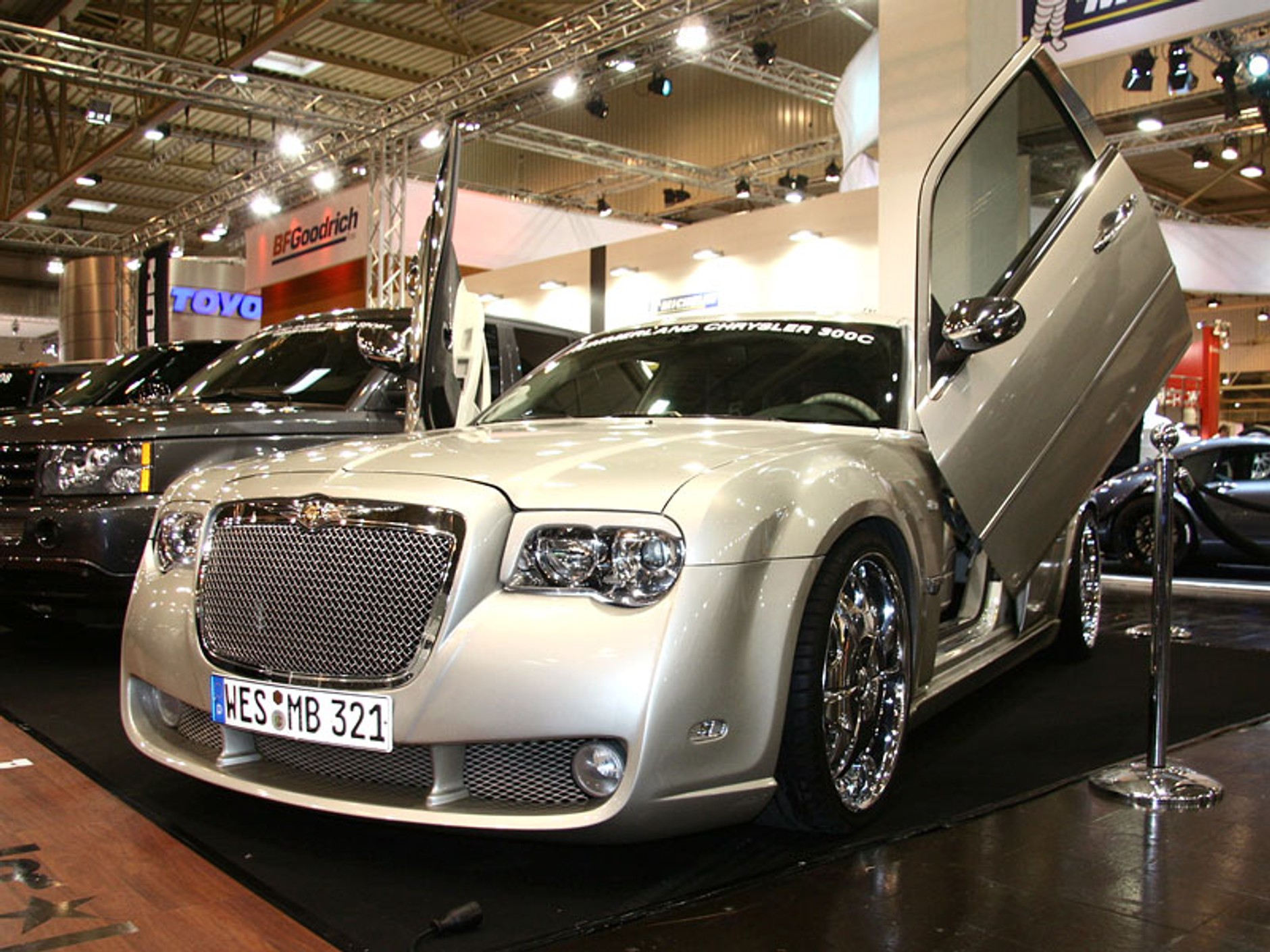 Essen Motor Show 2007 - Latające maszyny i piękne modelki (fotogaleria 2)