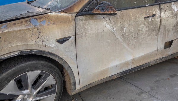 Pożar samochodu elektrycznego — zdj. ilustracyjne