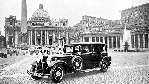 76 lat wytwarzania papamobili przez Mercedesa