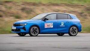 Sprawdziłem, jak jeździ kompaktowy Opel na prąd
