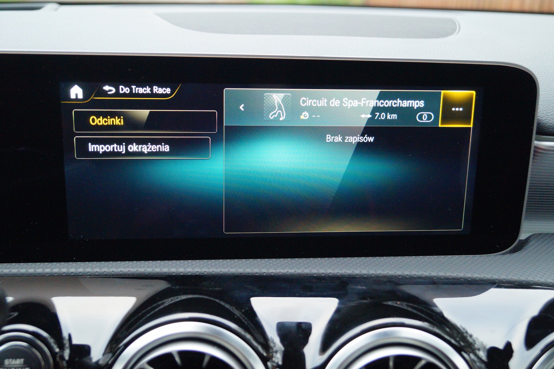 Mercedes-AMG A35 – bardzo szybka zabawka