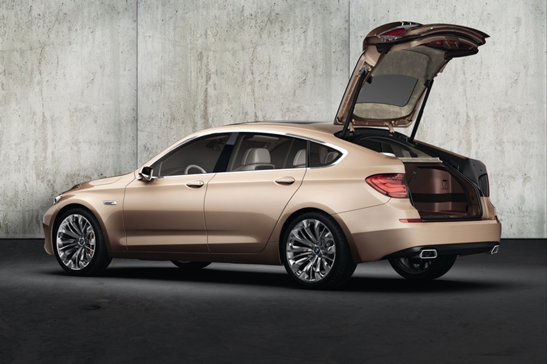 BMW serii 5 GT – prototyp a wersja seryjna