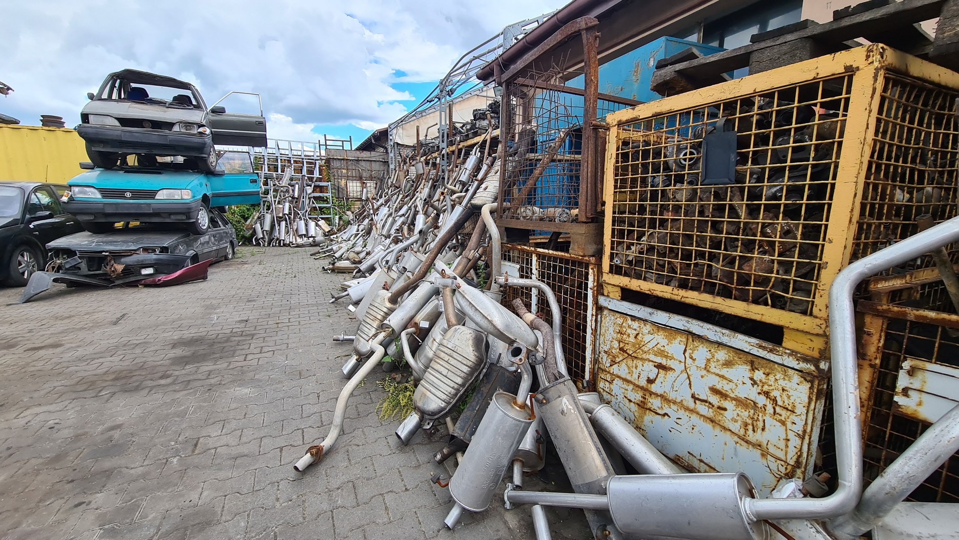 Auto złom w Siedlcach. Sprawdzamy jak samochody kończą swój motoryzacyjny żywot