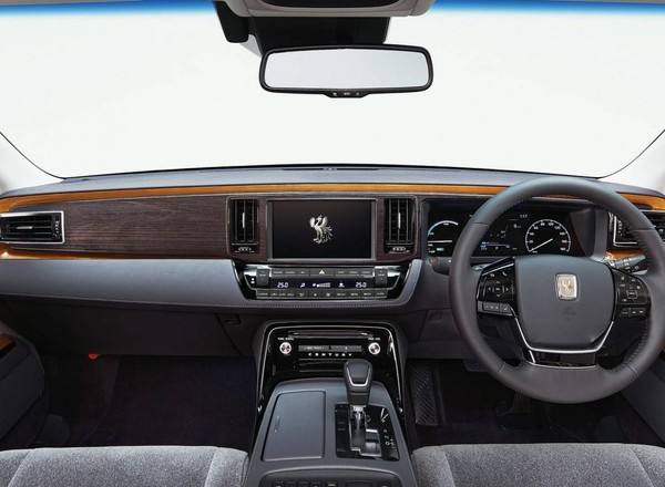 Nowa Toyota Century zamiast Rolls-Royce'a?