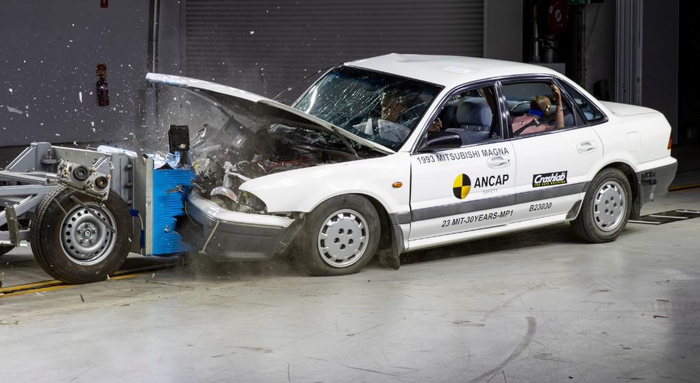 Test zderzeniowy Mitsubishi Magna z 1993 r. w 2023 r.