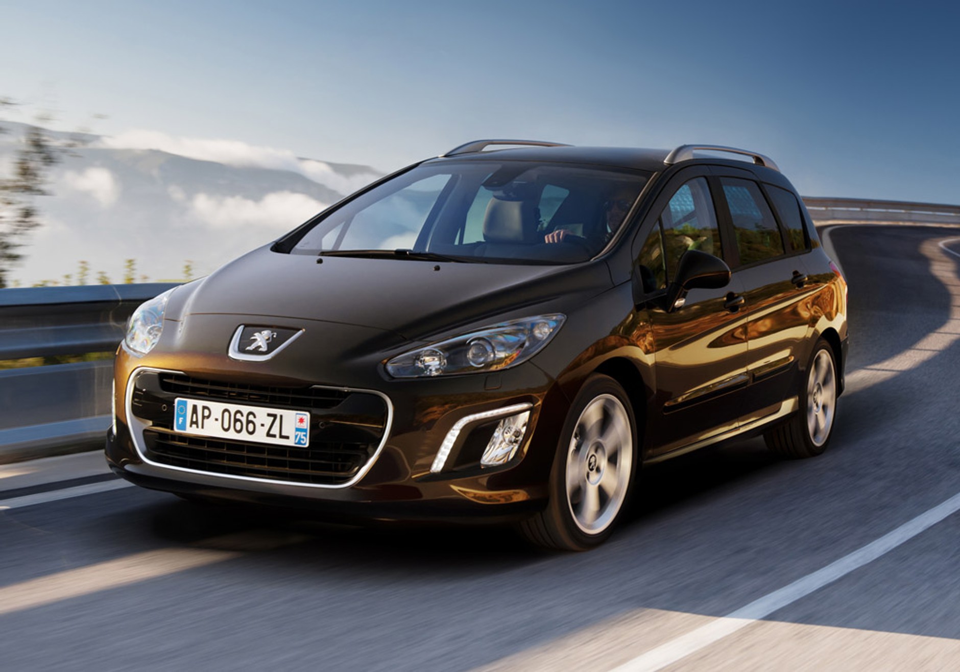 Peugeot 308 po face liftingu przypomina 508-kę