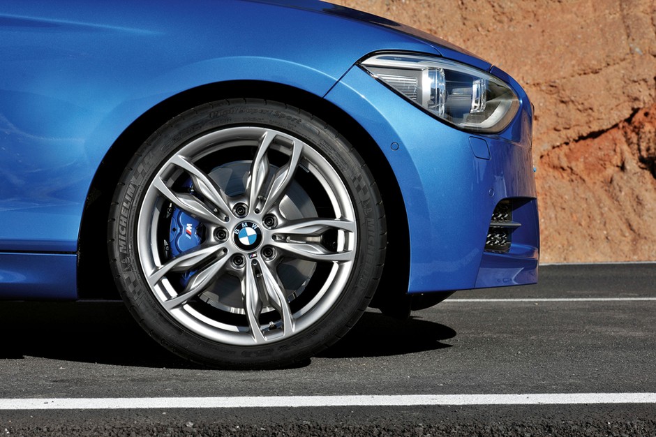 BMW serii 1: wersja trzydrzwiowa i sportowe M135i