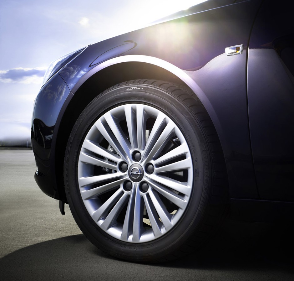 Opel Insignia 1.4 Turbo: duże auto, mały silnik. Czy to na pewno dobry pomysł?