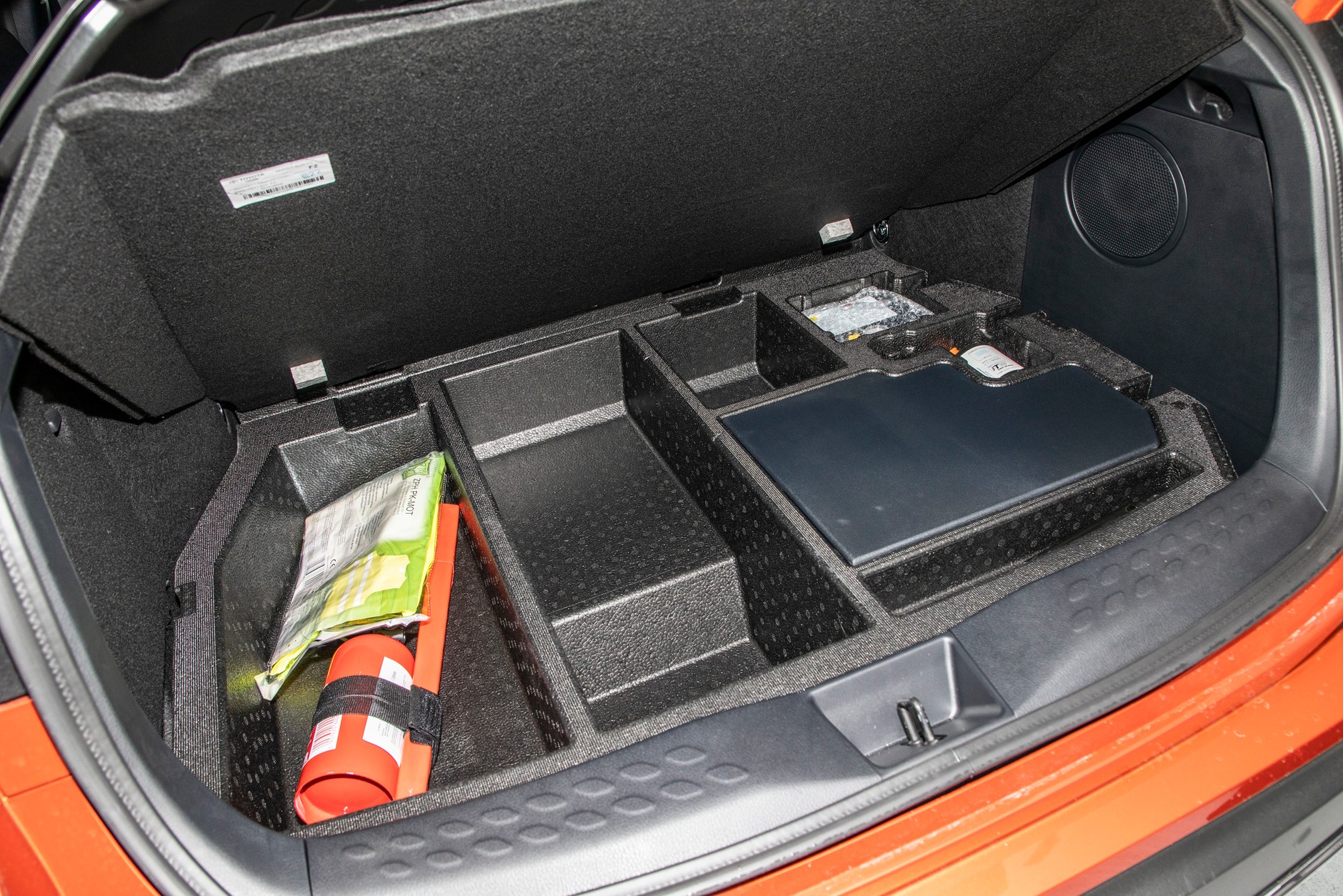 Zdziwisz się jak dobrze jeździ poliftingowa Toyota CH-R z nową hybrydą