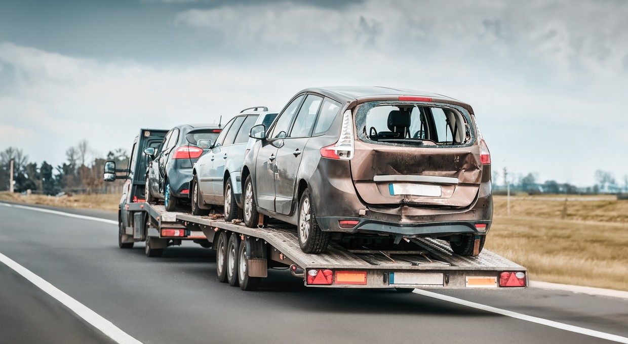 Rekordowy import aut używanych i zużytych. Najwięcej ściągamy z... są zaskoczenia