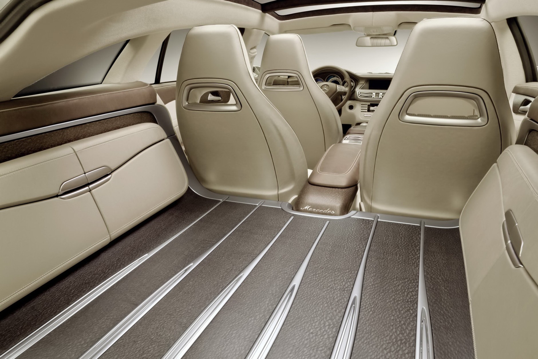 Pekin 2010: Mercedes-Benz Shooting Break Concept - nowy CLS jako sportowe kombi