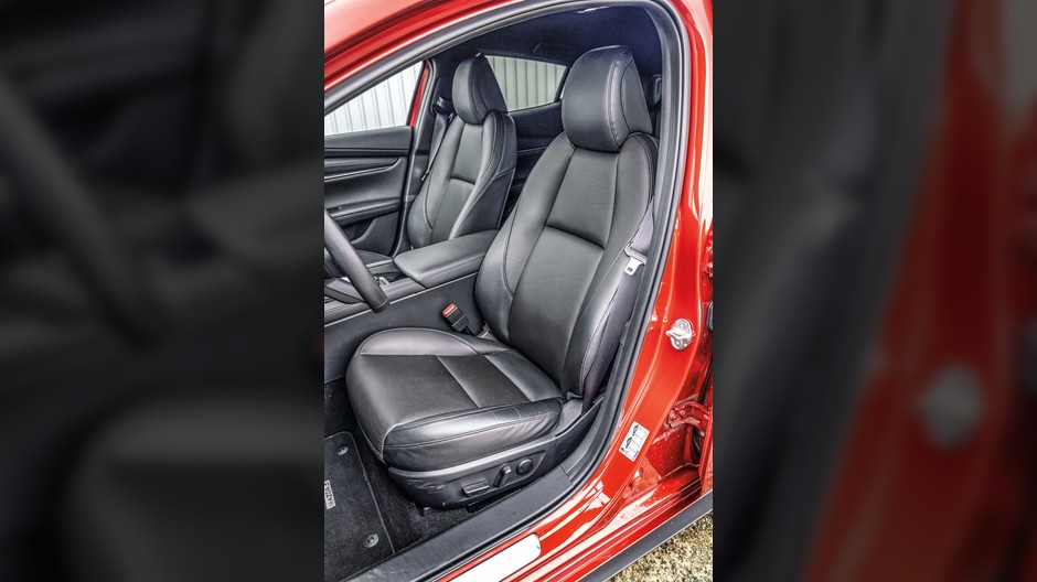 Mazda 3 2.0 Skyactiv-G - fotel kierowcy