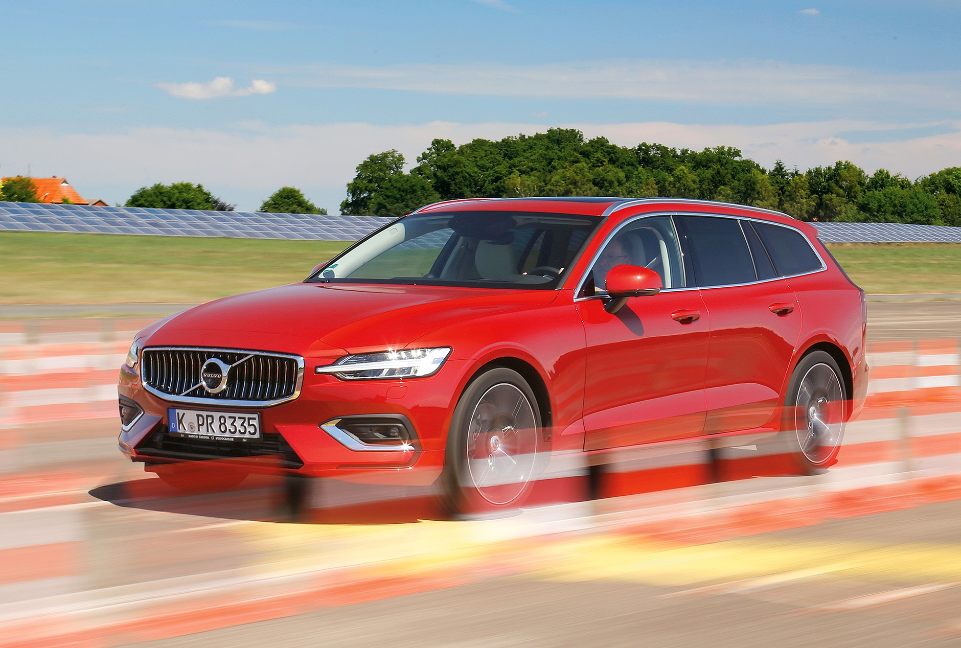 Volvo V602.0 D4 Geartronic0-100 km/h: 8,5 s190 KM, 400 Nm6,3 l/100 km