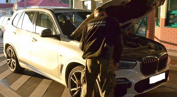 Straż Graniczna zatrzymała BMW na rosyjskich numerach. Kierowcę zdradził drobny szczegół