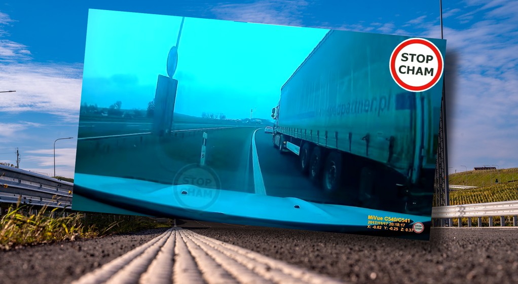 Kierowca ratuje się przed kolizją na trasie S7, zjeżdżając na pas zieleni