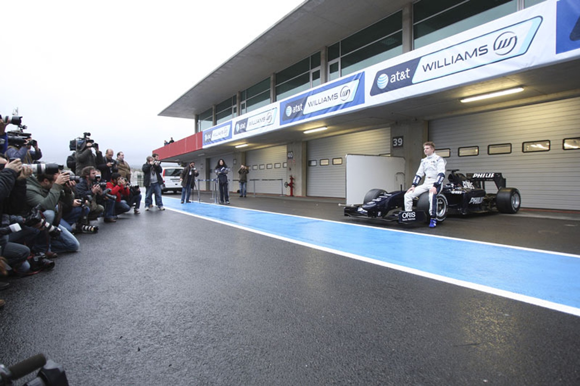 Formuła 1: Willimas FW31 jeszcze zamaskowany i... już uszkodzony! (fotogaleria)