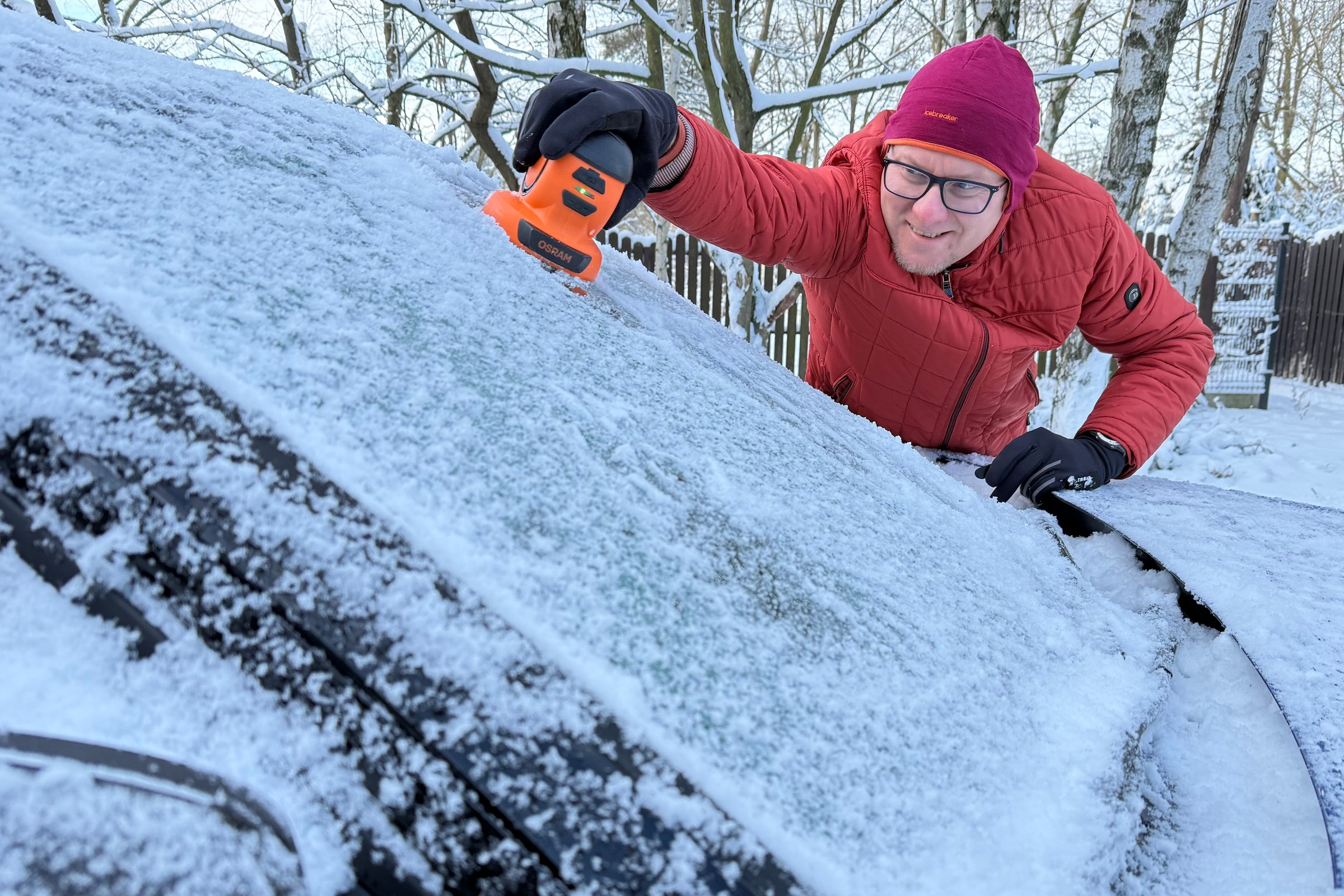 Takiej, elektrycznej skrobaczki do szyb pewnie jeszcze nie widziałeś