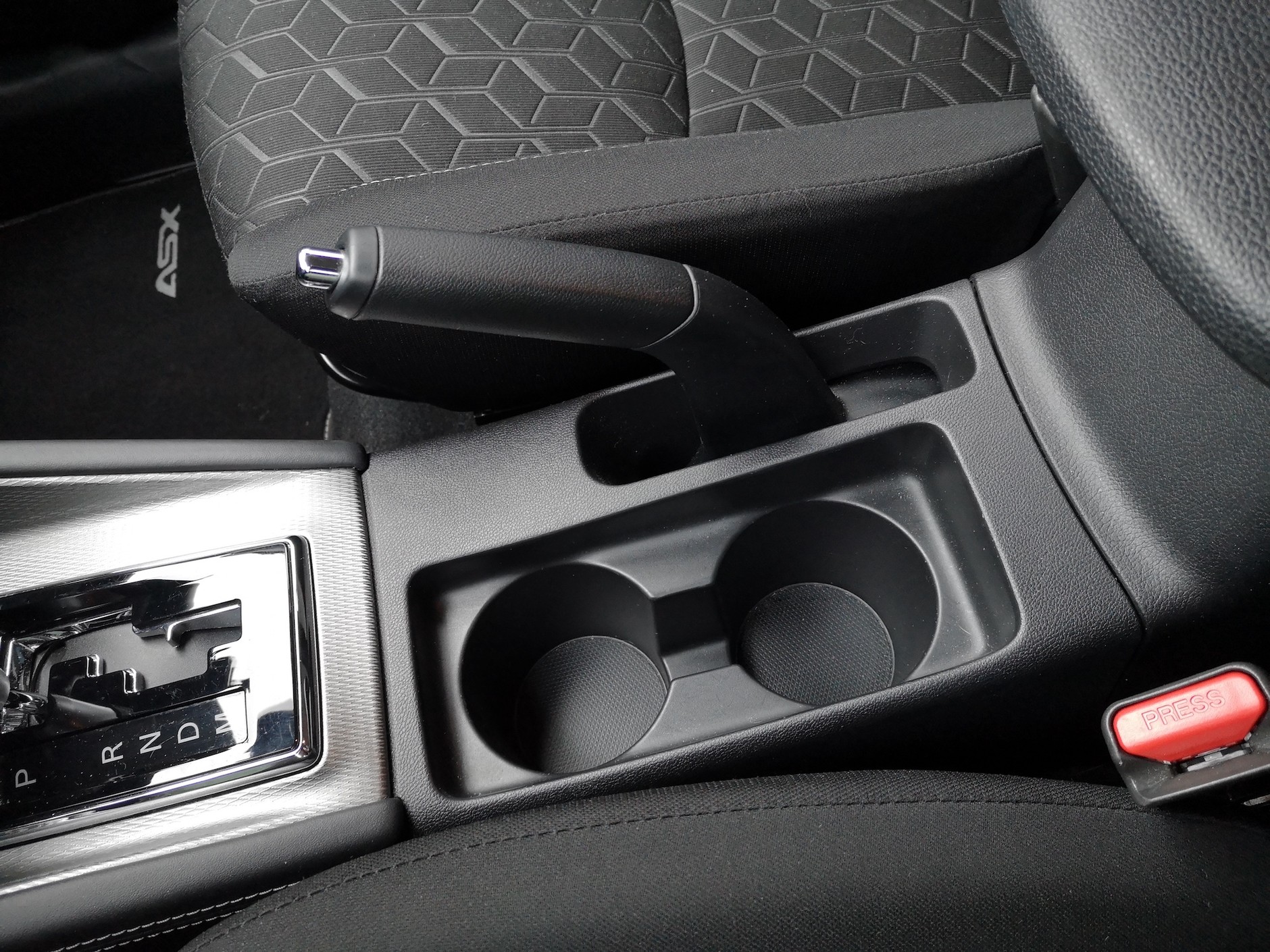 MItsubishi ASX 2.0/150 KM CVT: mechaniczny hamulec ręczny – proste i skuteczne