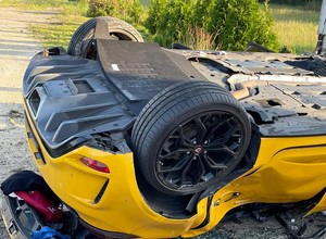 Kolejne żółte Renault Megane dachowało. Trzej młodzi mężczyźni zginęli na miejscu
