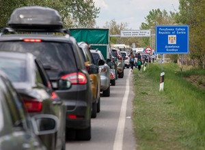 Ponad połowa Polaków zmieniła wakacyjne plany. Jest za drogo