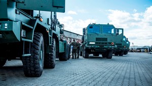 Nowe opancerzone Jelcze do transportu czołgów dla polskiej armii