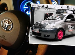 Jakub Przygoński wystawił na aukcję WOŚP swoją legendarną Toyotę Yaris