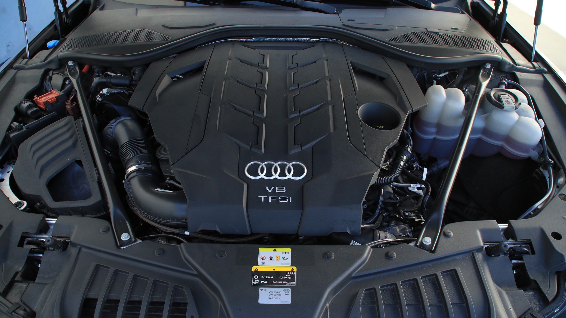 Audi A8 L 60 TFSI (2022 r.; D5)