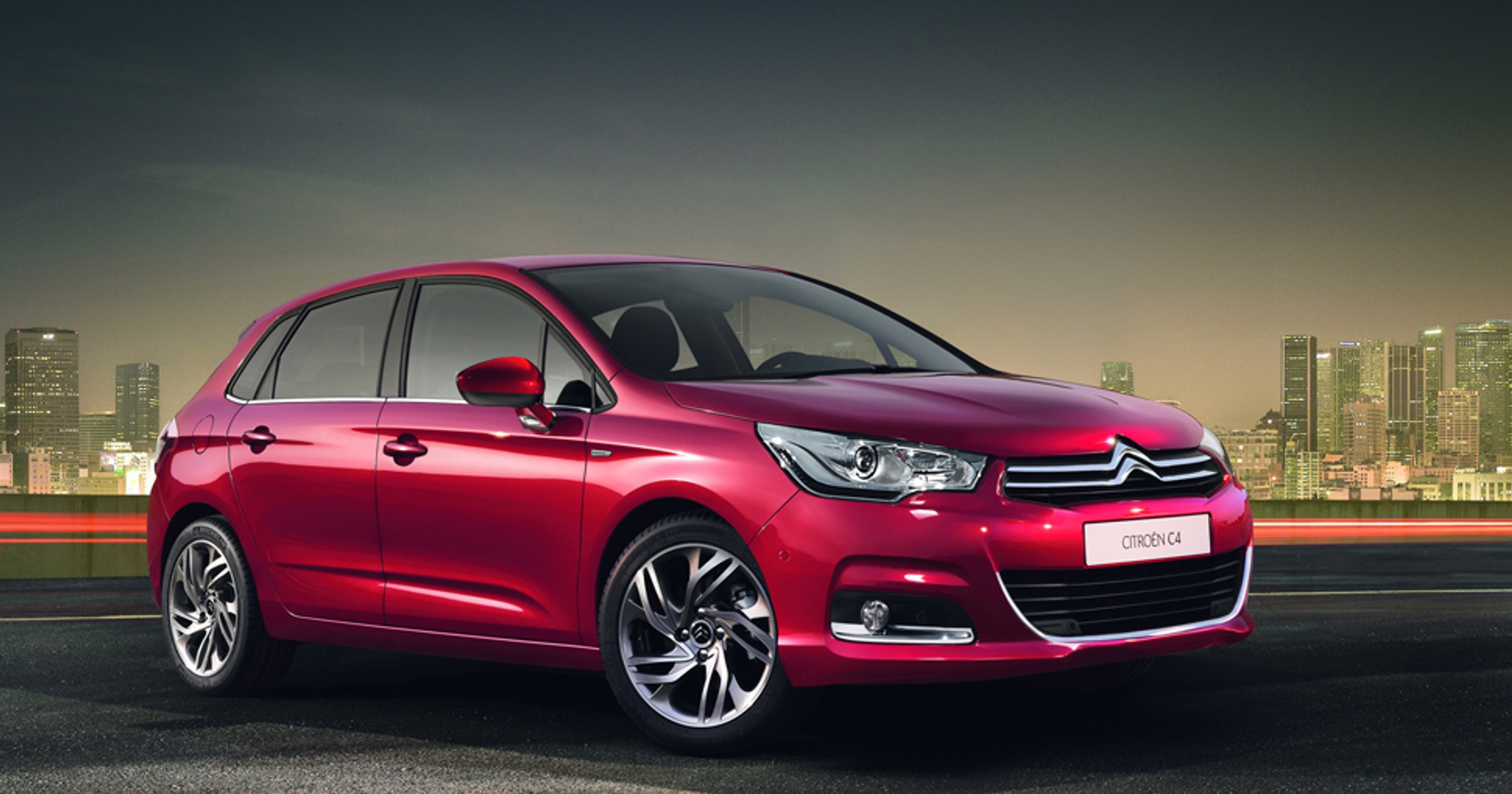 Nowy Citroën C4: w polskich salonach