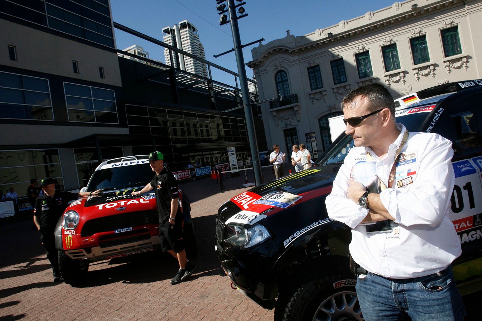 Rajd Dakar 2011: Hołowczyc na konferencji zespołu X-raid (Fot. Rallyworld©Willy Weyens)
