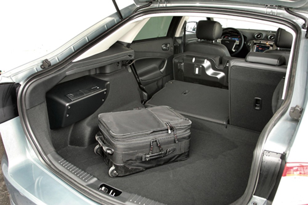 Renault Laguna &amp; Ford Mondeo - Klasa średnia w dużym formacie