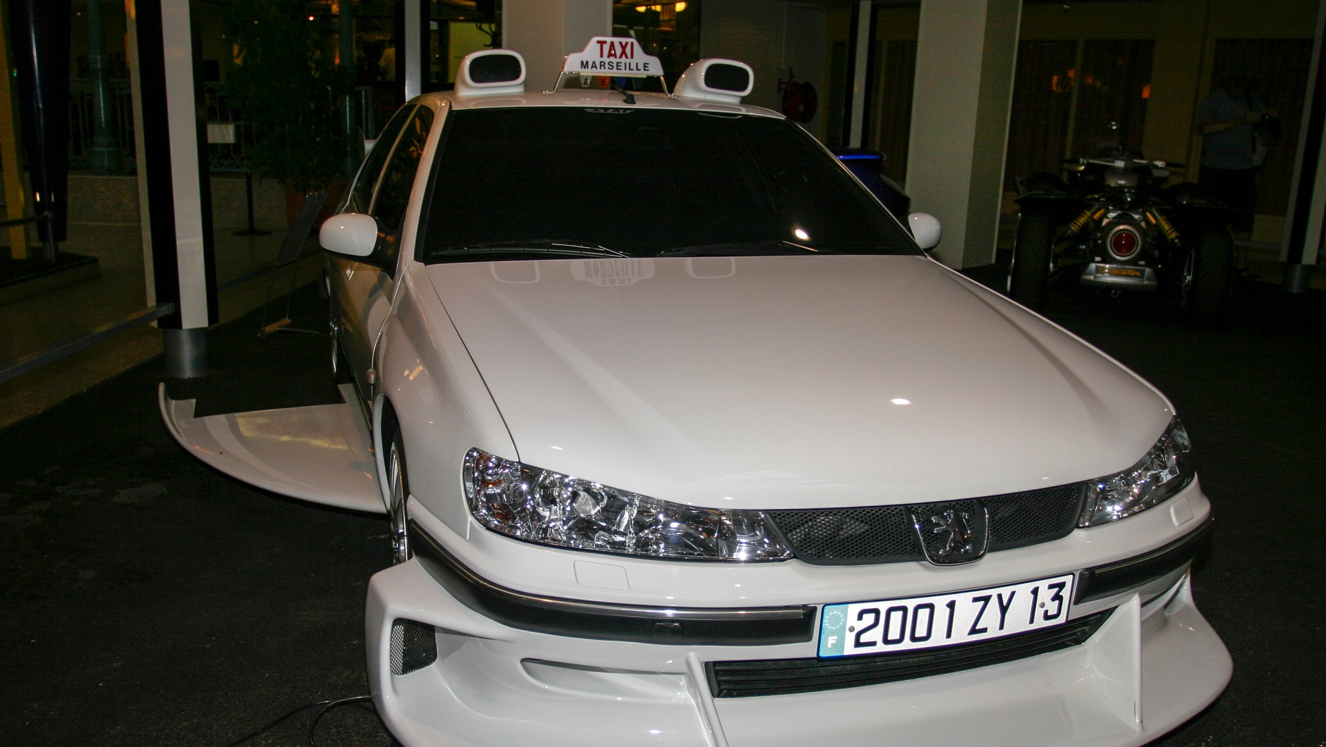 Peugeot 406 z filmowej serii "Taxi"