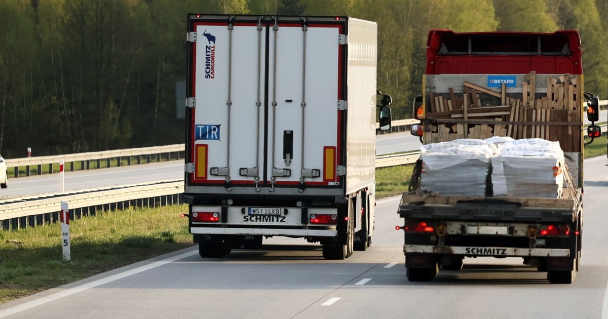 Przekroczenie prędkości podczas wyprzedzania to jeden ze sposobów ułatwiania sobie tego częstego i niebezpiecznego manewru