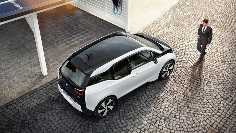 P90243366 highRes bmw-i-wallbox-for-ch