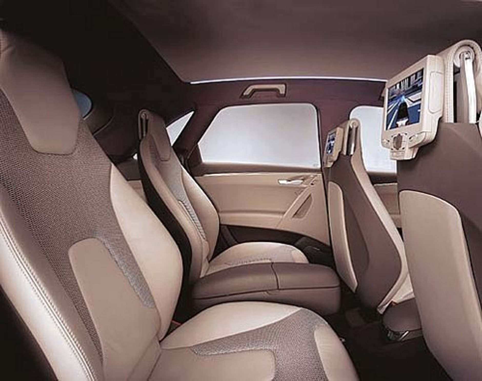 Audi Roadjet - Van sportowy i inteligentny