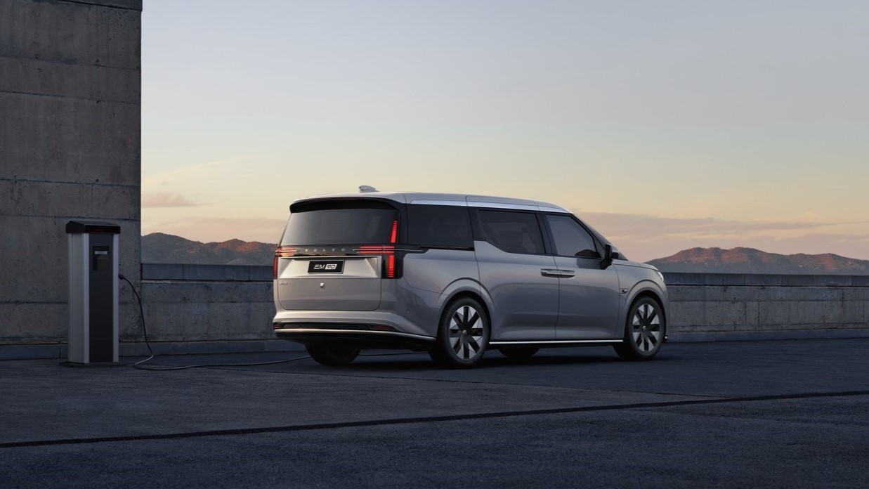 Volvo EM90